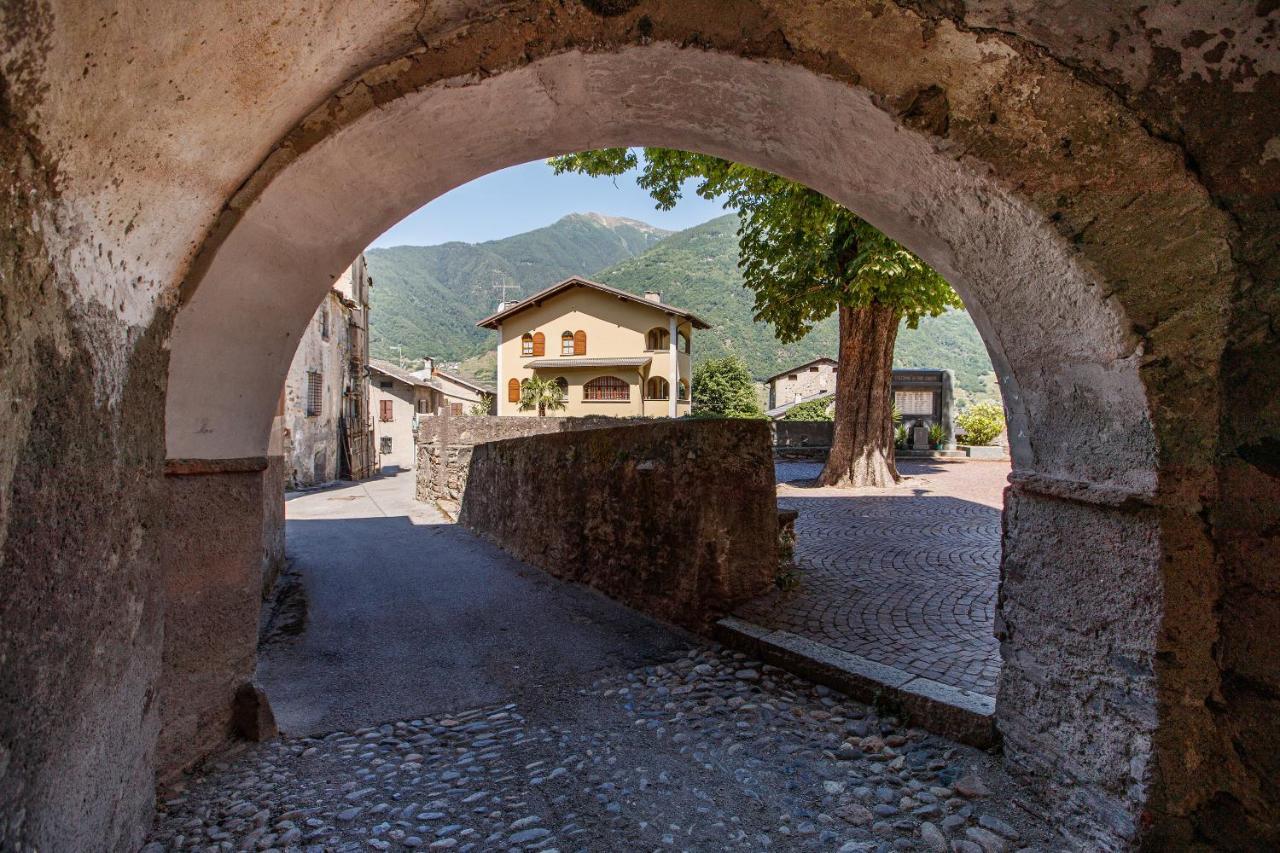 Il Como' Della Civetta - Taverna “La Fenice” Stazzona エクステリア 写真