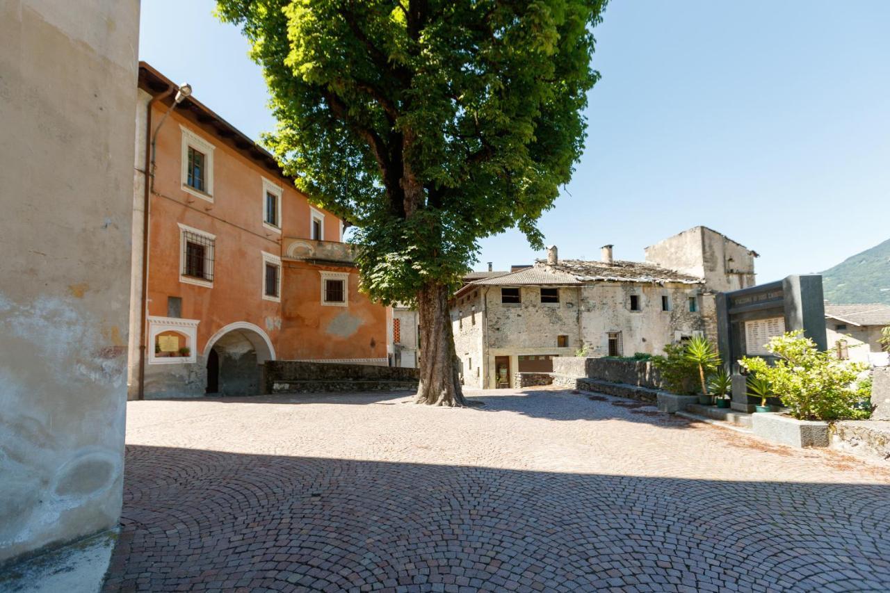 Il Como' Della Civetta - Taverna “La Fenice” Stazzona エクステリア 写真